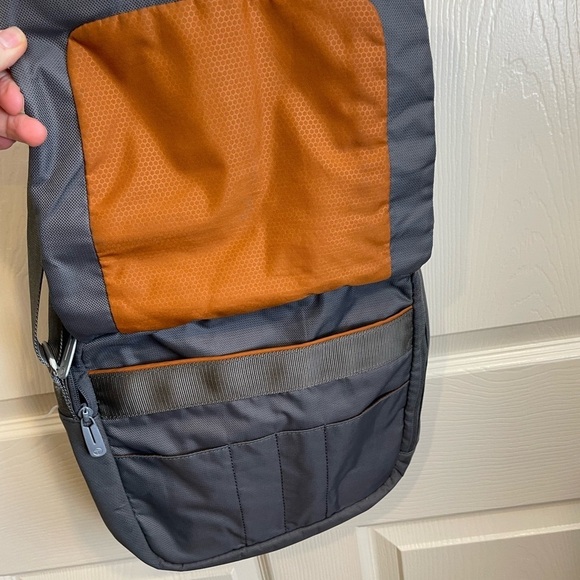 Tumi T-tech Gray Messenger Crossbody Shoulder Bag - Picture 8 of 13